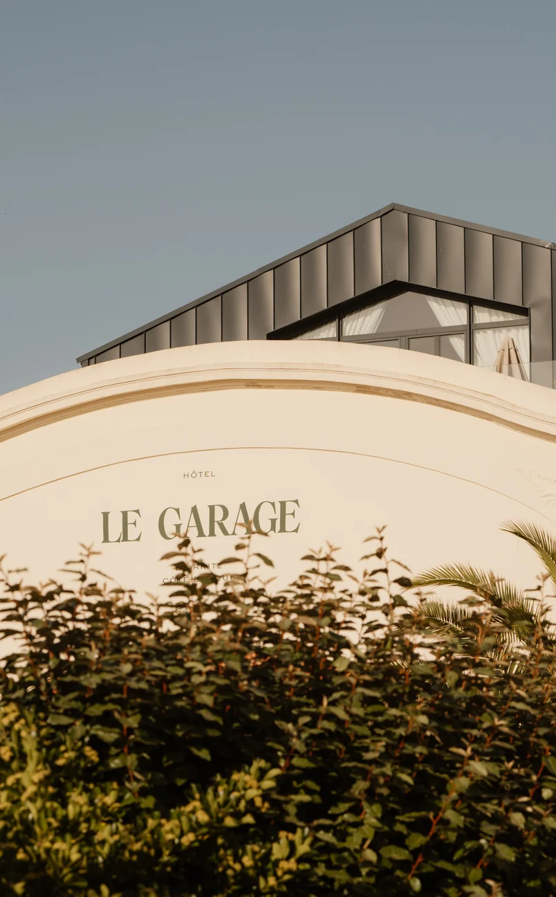 Exterior facade of Hôtel Le Garage in Biarritz, Experimental Group.
